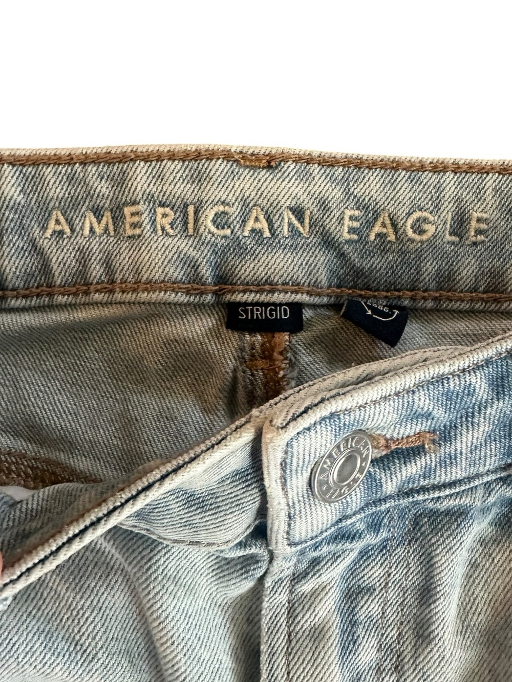 American Eagle Strigid light wash Mom Jeans size 2 regular - Picture 4 of 7